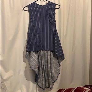 Cute top with ruffle in the back